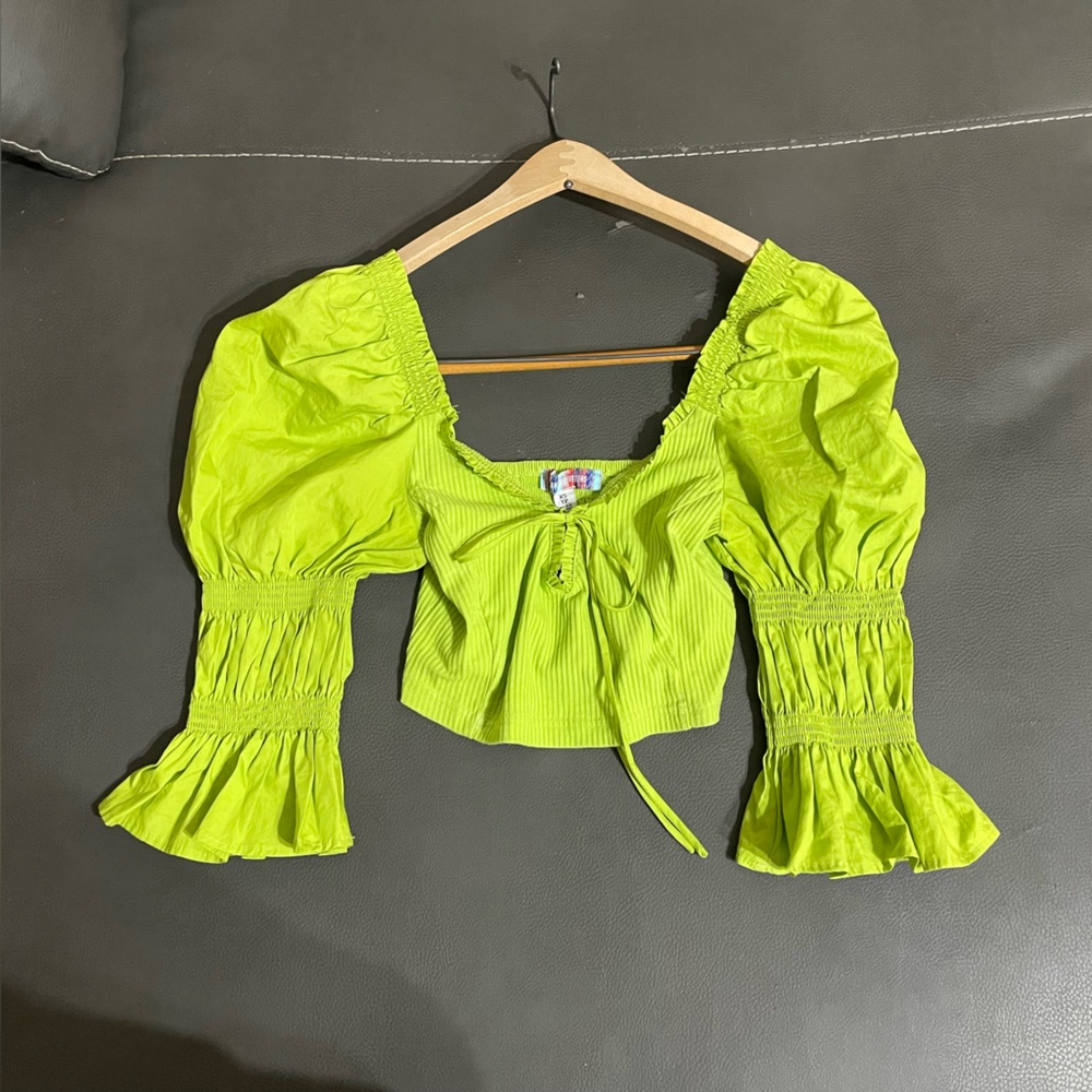 Urban Outfitters Smocked Puff Sleeve Crop Top | XS